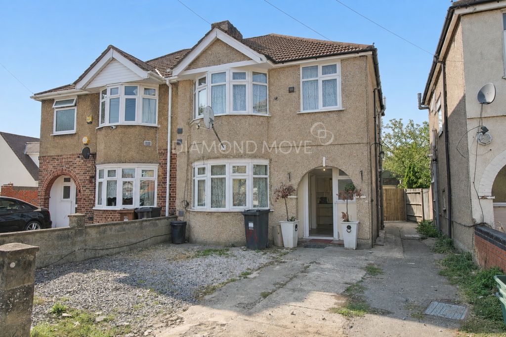 Property photo 1 of 14 Photo 8