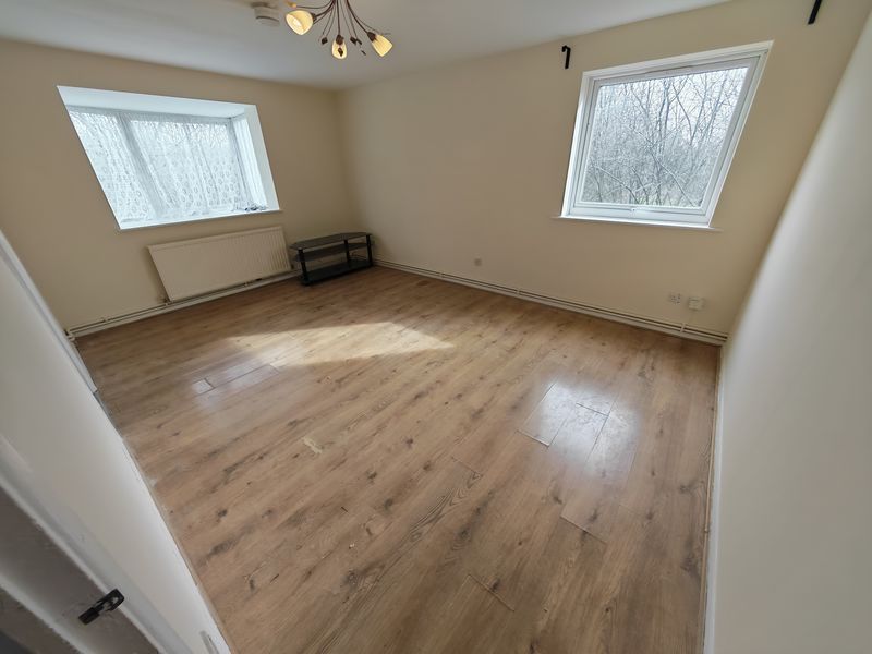 Property photo 3 of 8 Photo 4