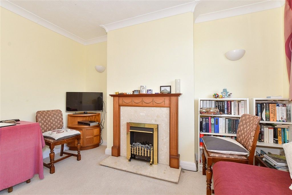 Property photo 3 of 11 Lounge