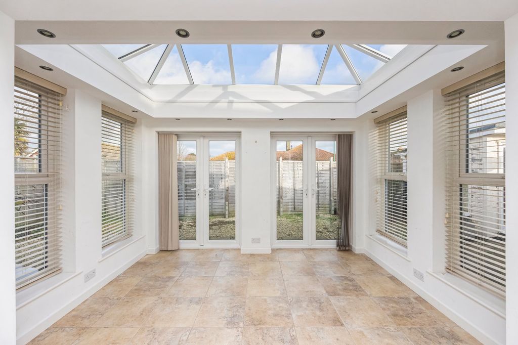 Property photo 2 of 18 Picture No. 21