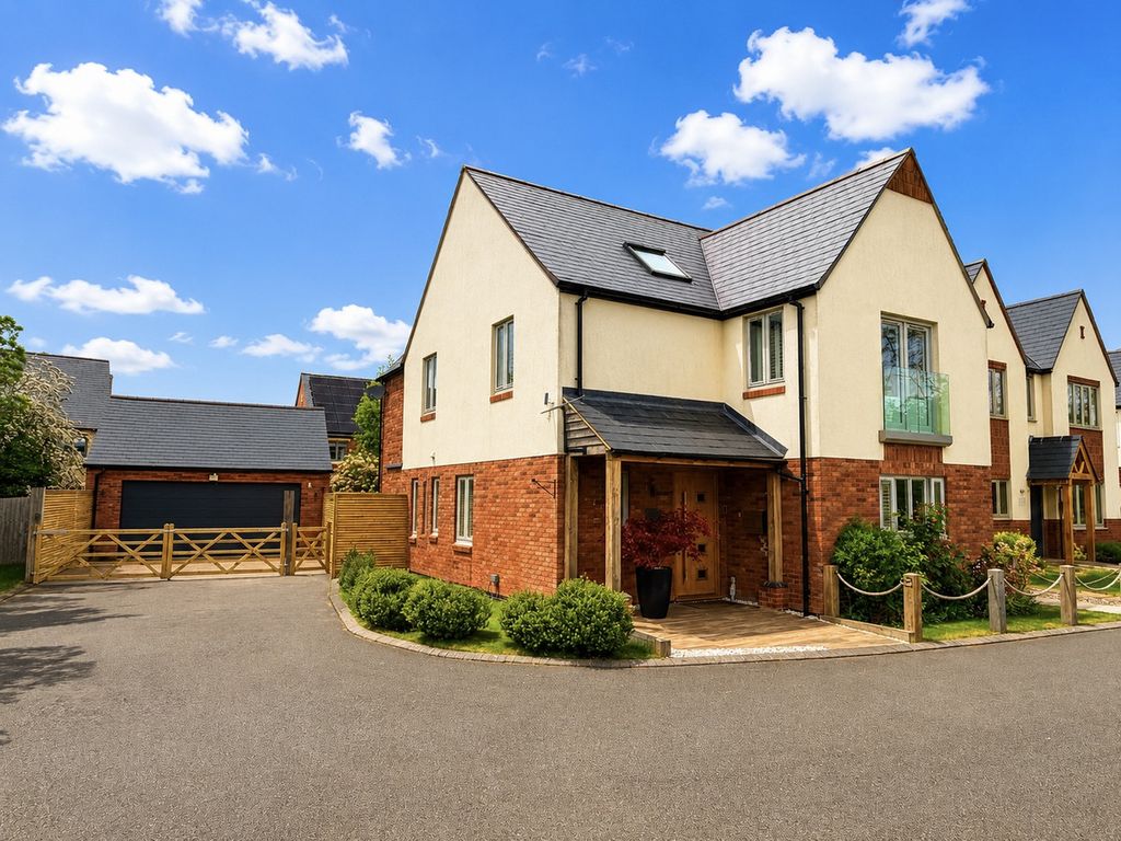 Property photo 1 of 32