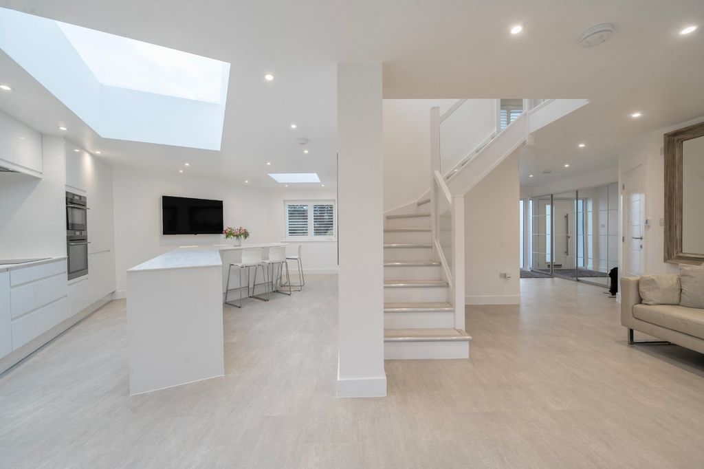 Property photo 3 of 28 Kitchen/Living Room