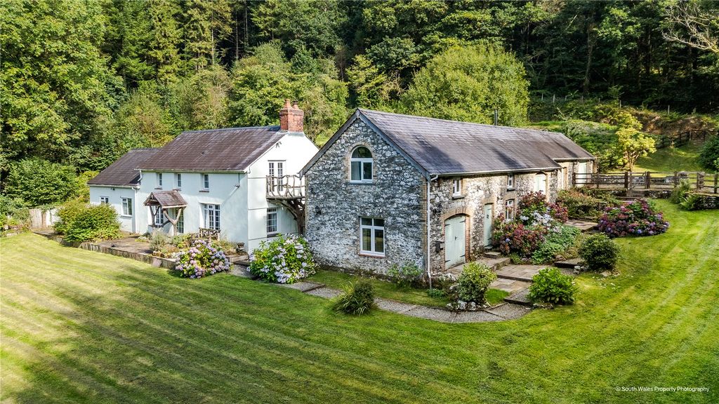 Property photo 1 of 25 Cottage &amp; Barn
