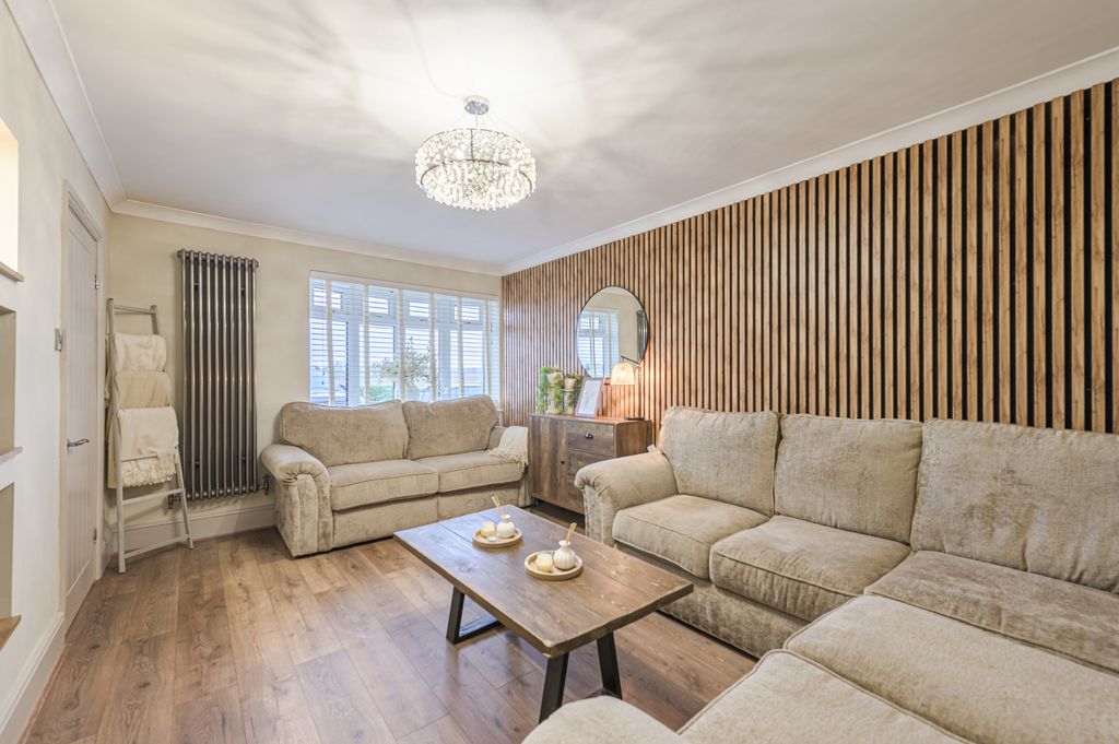 Property photo 3 of 33