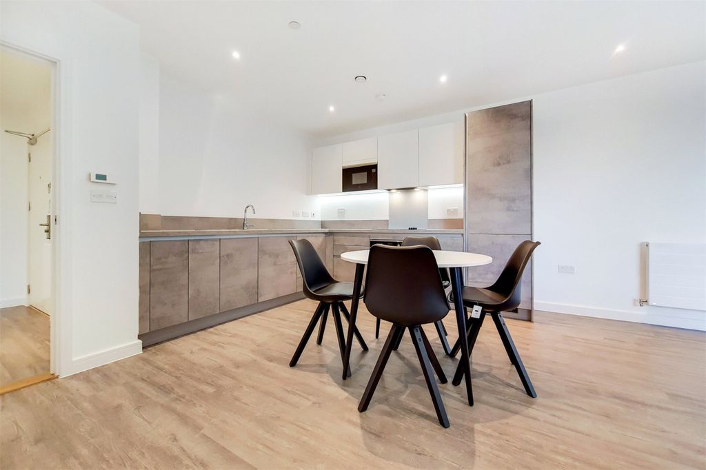 Property photo 3 of 22 Picture No. 02