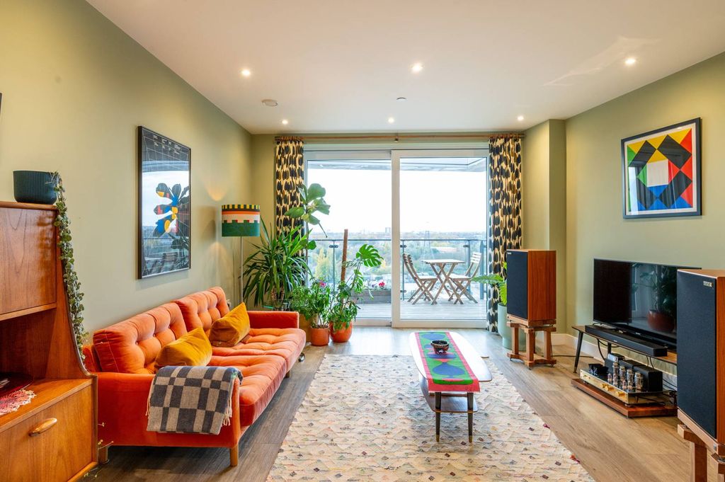 Property photo 2 of 26