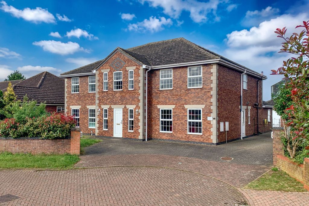 Property photo 1 of 40