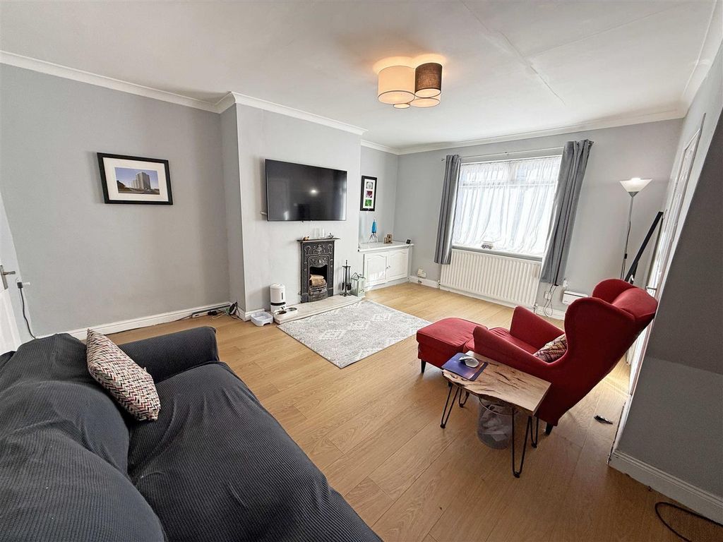 Property photo 3 of 9 Wilberforce Lounge.Jpg