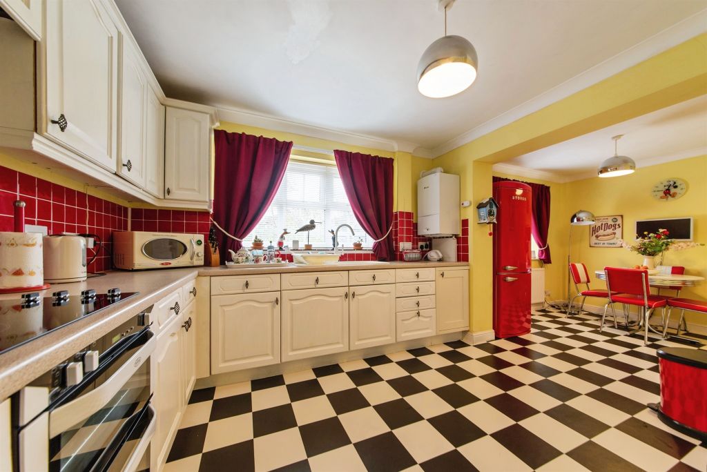 Property photo 3 of 27