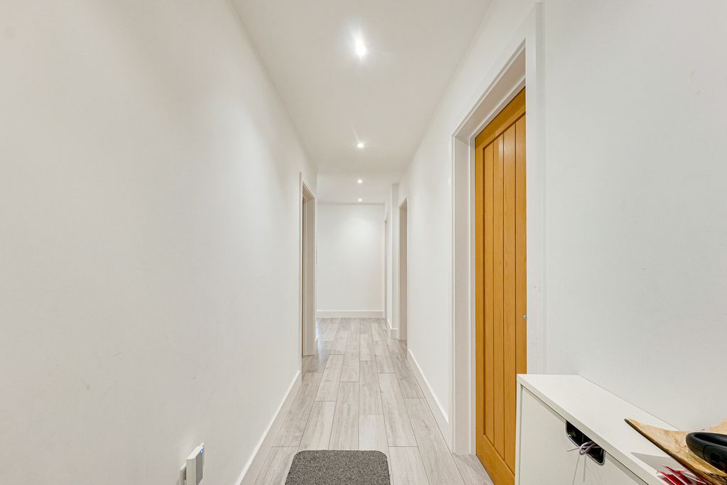 Property photo 2 of 35
