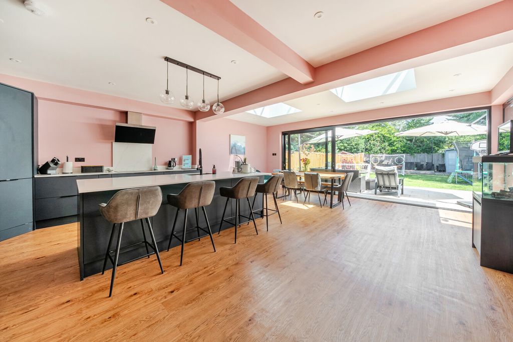 Property photo 2 of 27 1481290-15-6A3951...