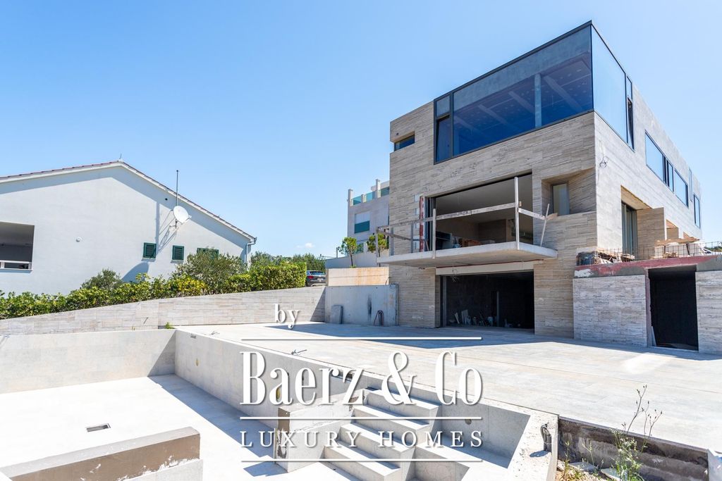 Property photo 2 of 26