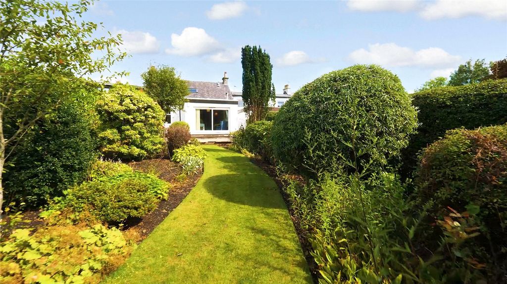 Property photo 2 of 21 Garden