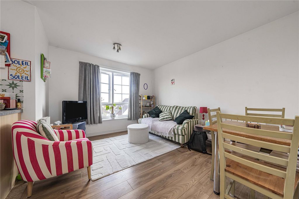 Property photo 1 of 9 Picture No. 08