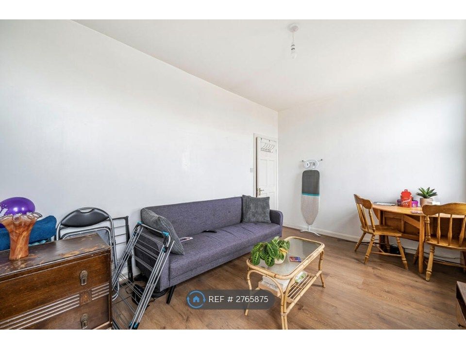 Property photo 3 of 10 Living Room