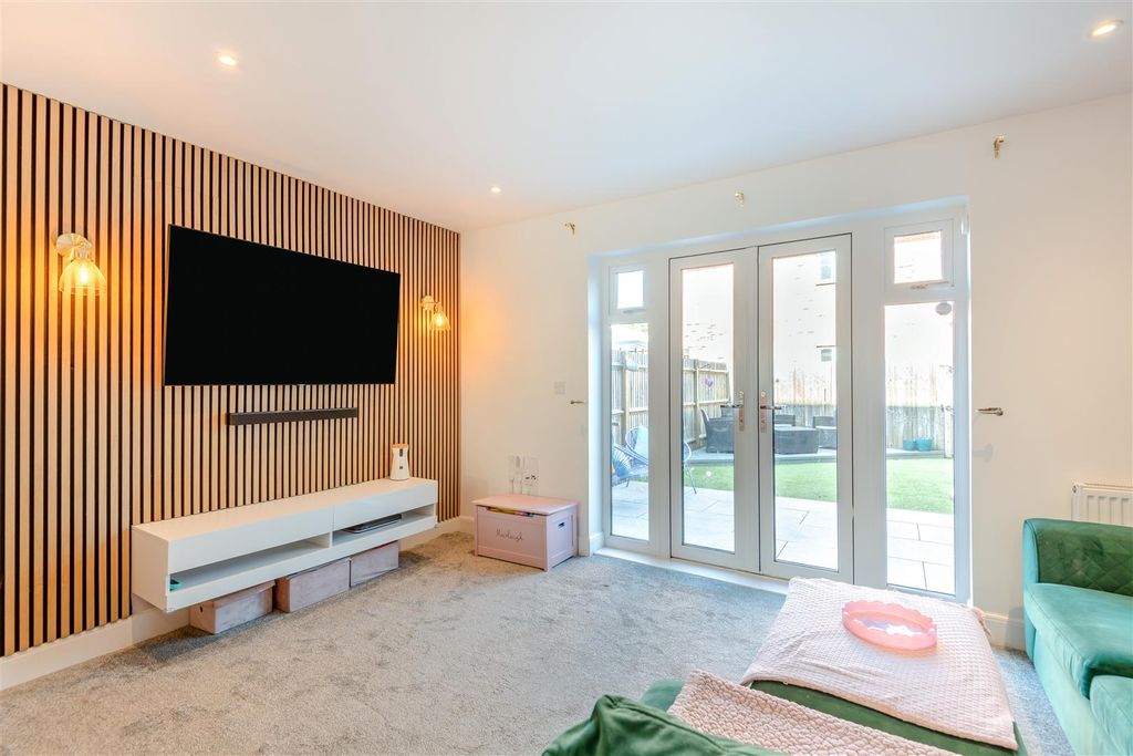 Property photo 2 of 14 8660212-Interior10.Jpg