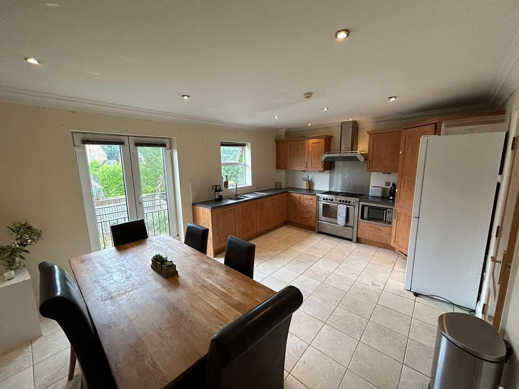 Property photo 2 of 14 Picture No. 21