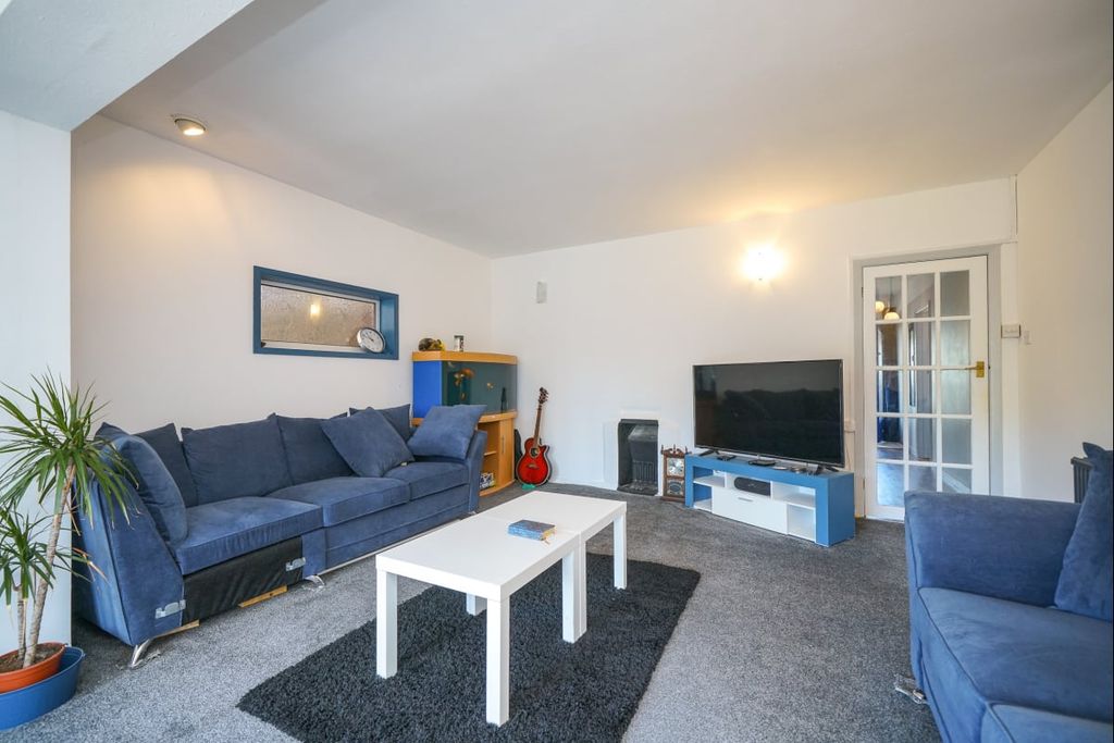 Property photo 3 of 25