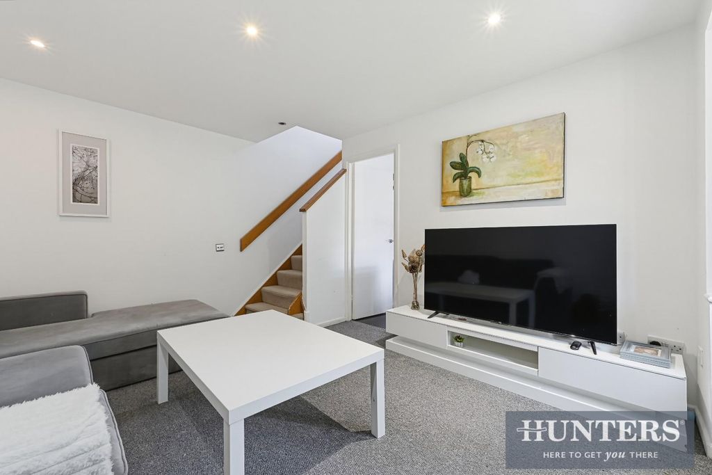 Property photo 3 of 8 Pickwick Close-1.Jpg