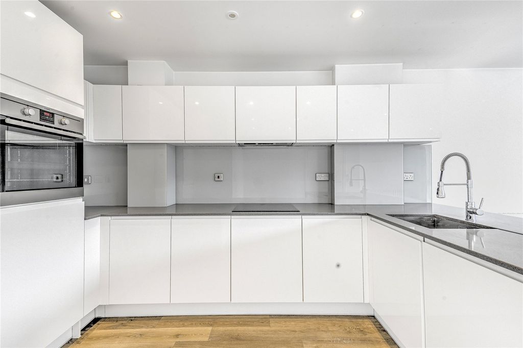 Property photo 3 of 12 Kitchen