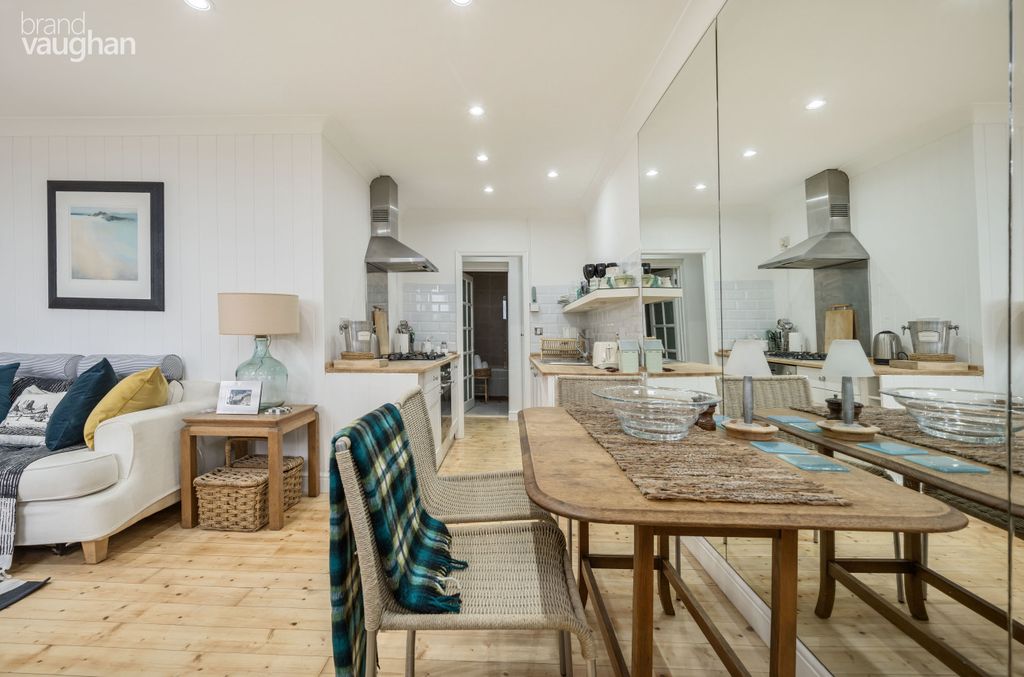 Property photo 1 of 12 Living Room