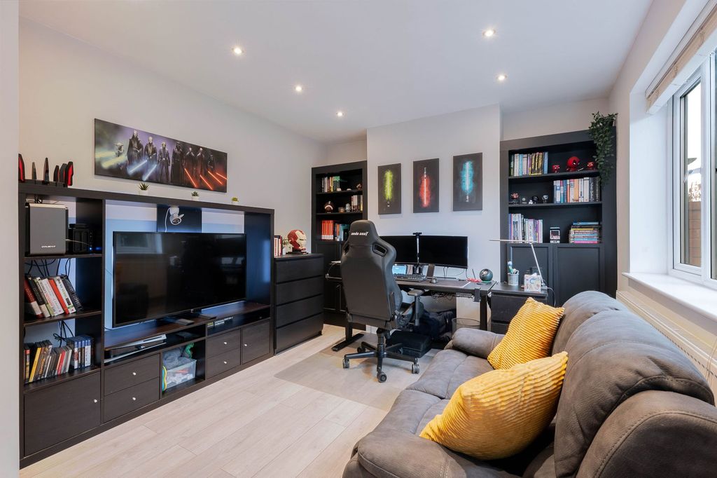 Property photo 3 of 28