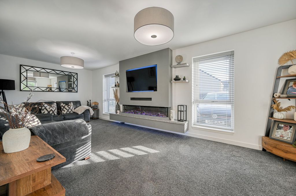 Property photo 2 of 32