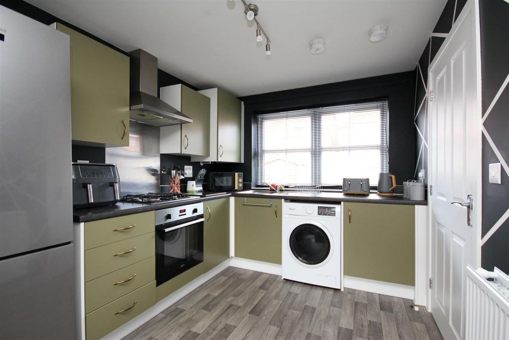 Property photo 2 of 11 Kitchen.Jpg