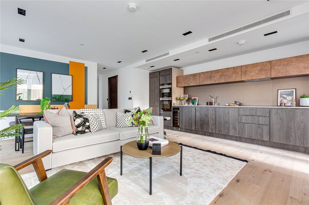 Property photo 2 of 11