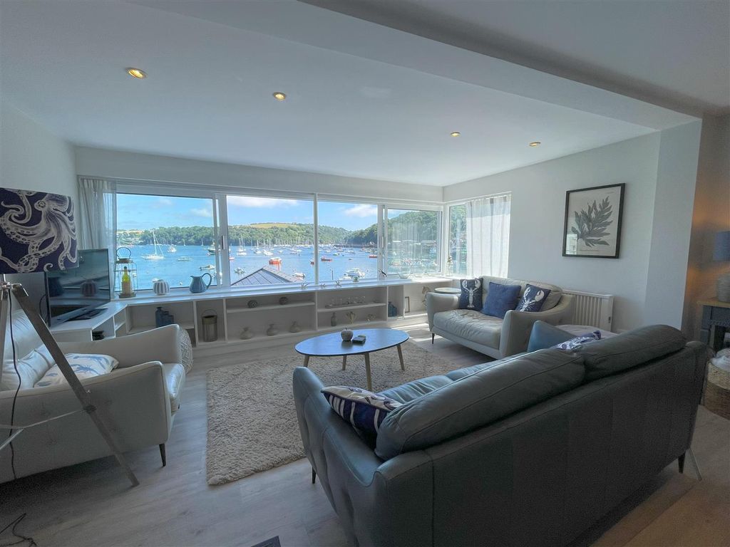 Property photo 2 of 17 Sitting Room