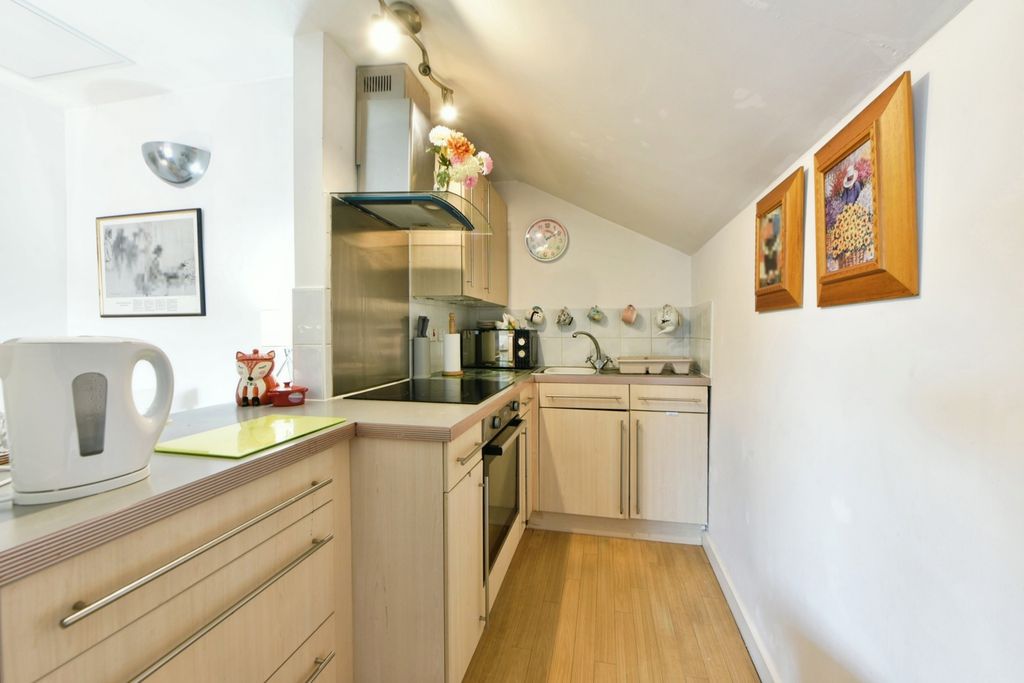 Property photo 3 of 17 Pbox-Img.Jpg