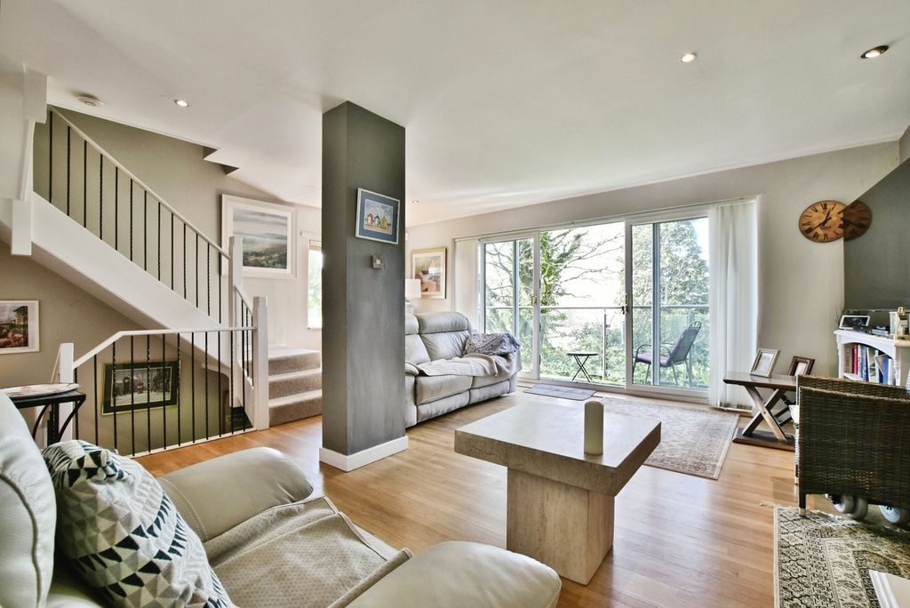 Property photo 2 of 25 Pbox-Img.Jpg