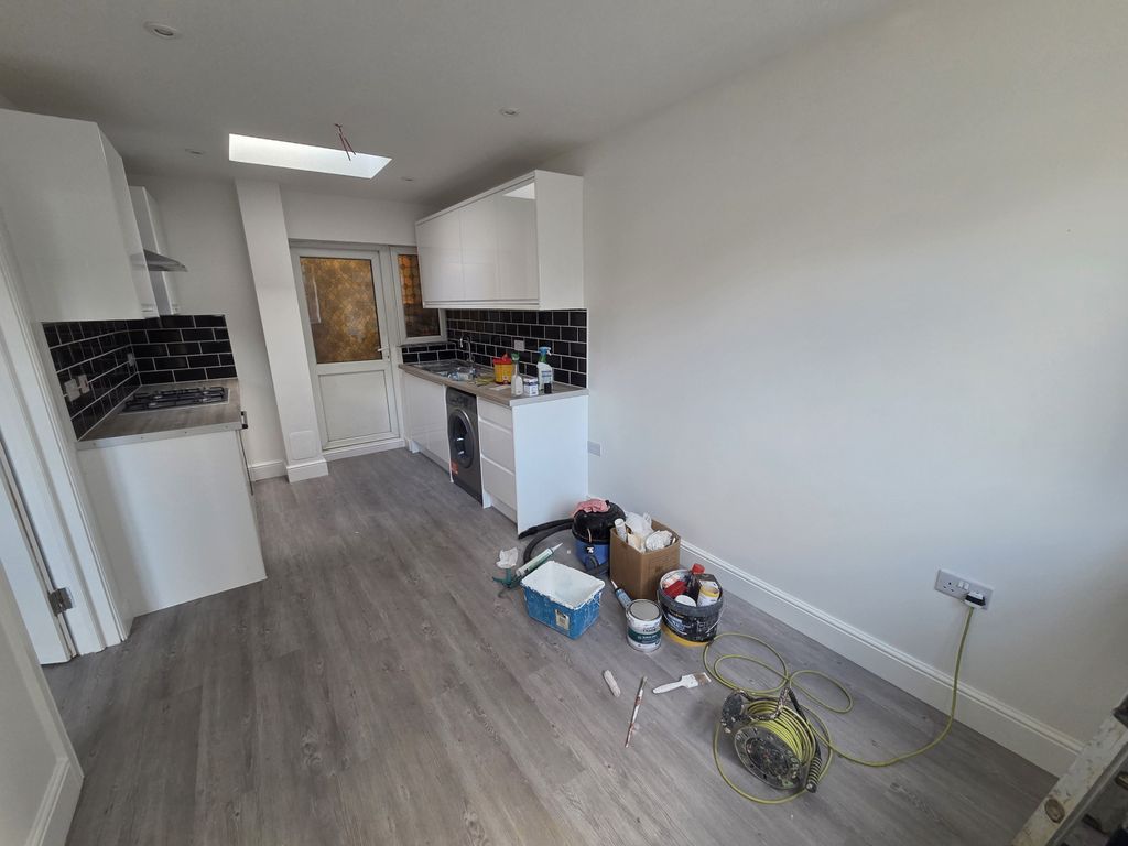 Property photo 1 of 5 1 Bed Flat To Rent Galsworthy Avenue, Limehouse