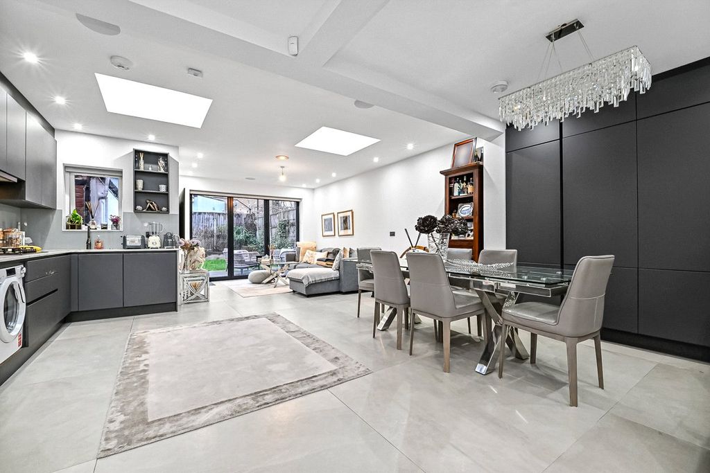 Property photo 1 of 10 Picture No. 11