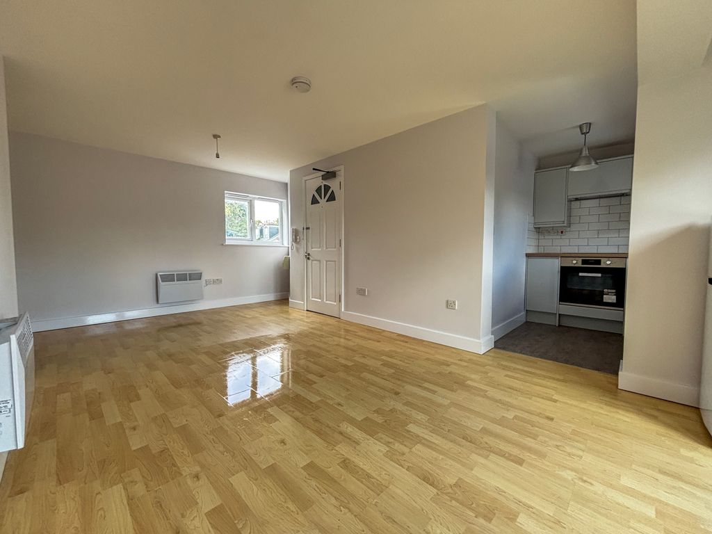 Property photo 3 of 12 Lounge