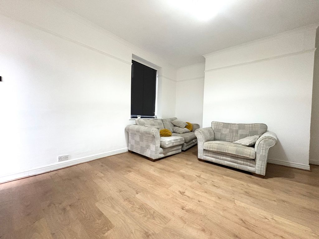 Property photo 2 of 11 Living Room