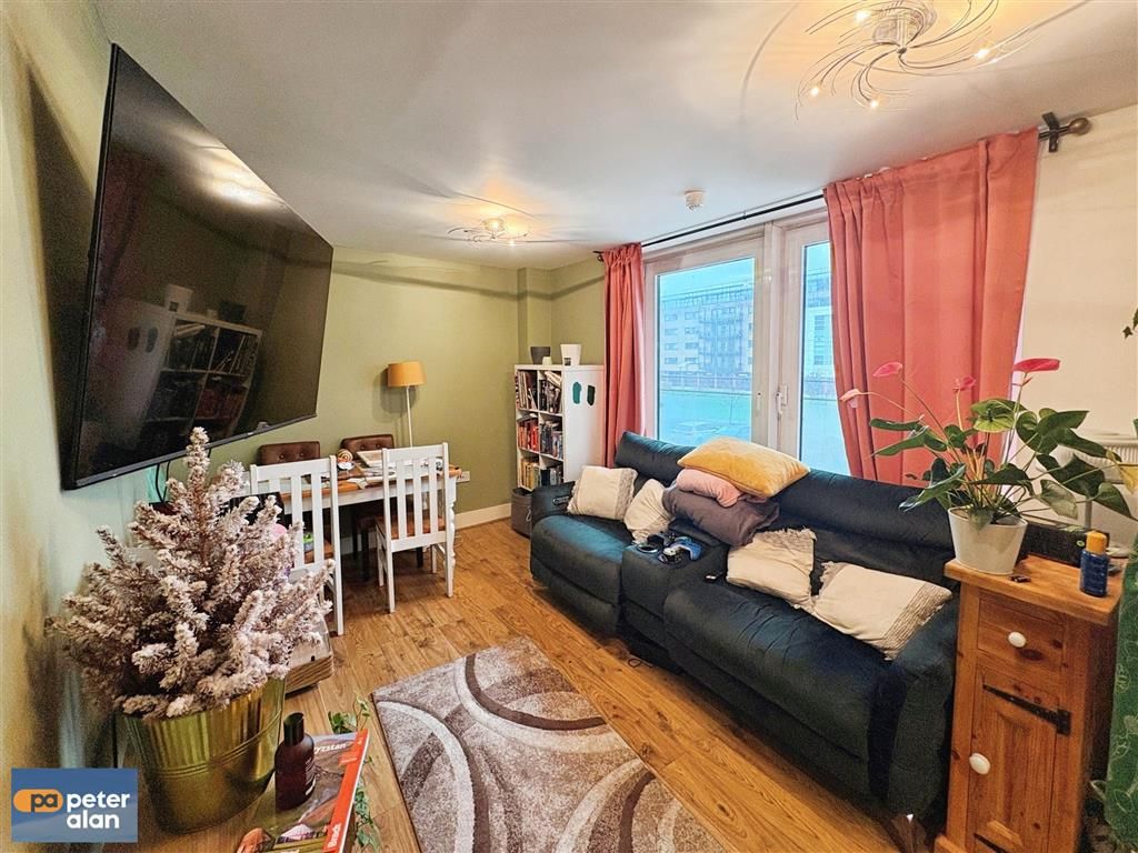 Property photo 3 of 10 Kitchen