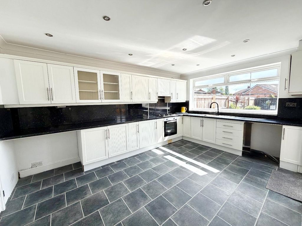 Property photo 3 of 15 Kitchen