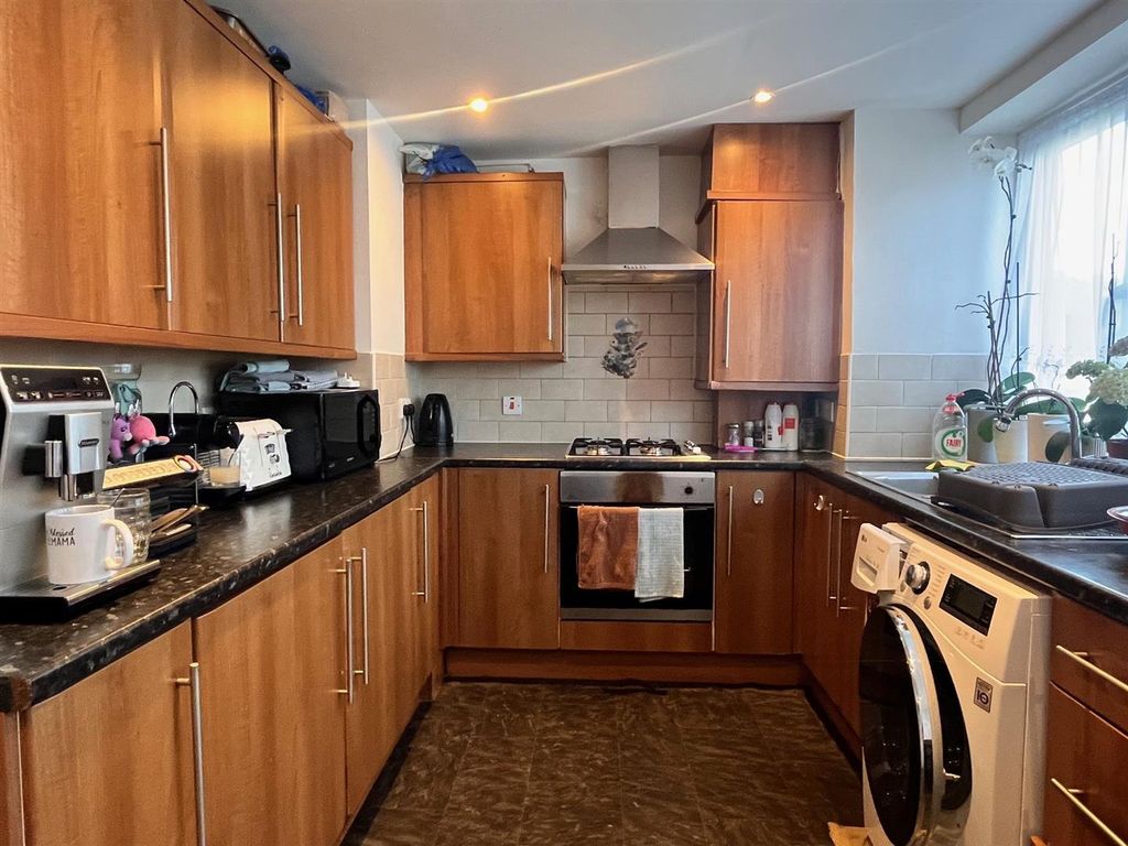 Property photo 3 of 14 Kitchen.Jpg