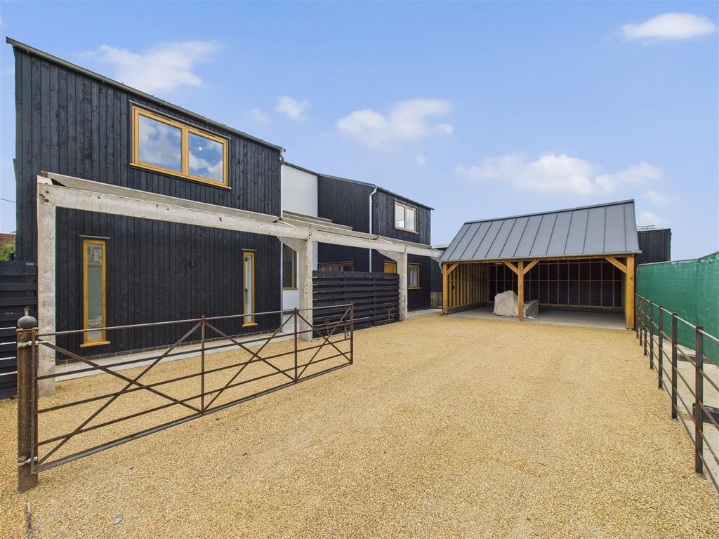 Property photo 1 of 32 Cam03988G0-Pr0072-Still028.Jpg