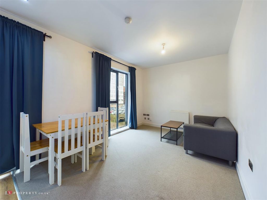 Property photo 2 of 10 Cam05016G0-Pr0019-St