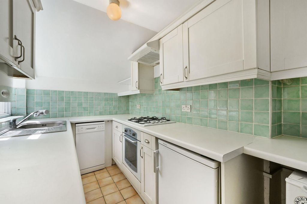 Property photo 3 of 12 Kitchen