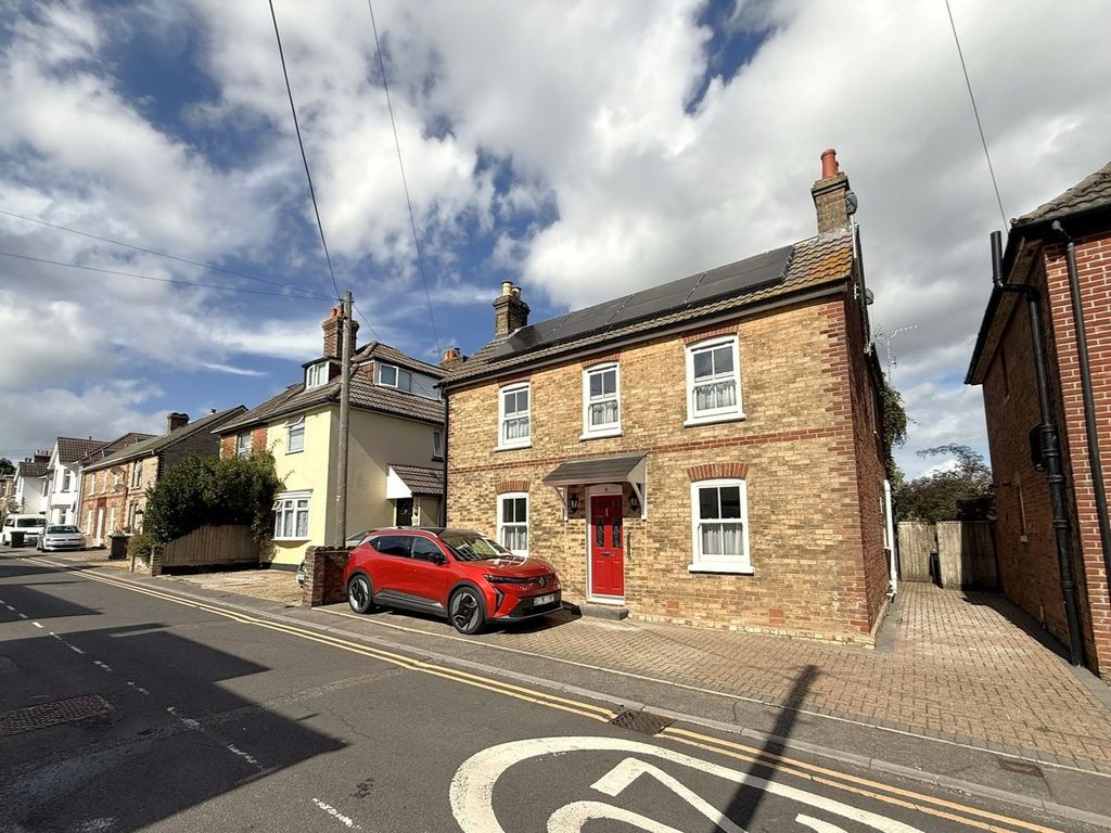 Property photo 1 of 32