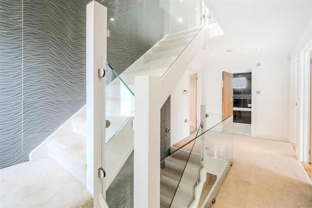 Additional image 19 of 5 bed detached house for saleMartcombe Road, Easton-In-Gordano, Bristol BS20