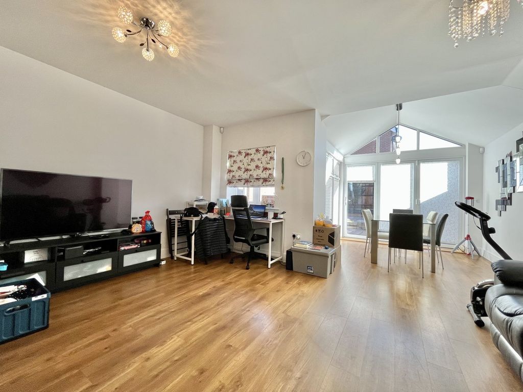 Property photo 3 of 16 Picture No. 04
