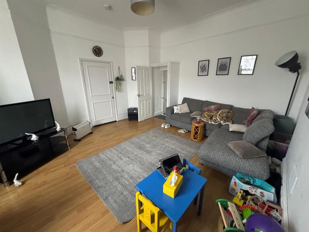 Property photo 2 of 6 79d30283-d5Eb-4553-B464-A426A6A4E483.Jpg