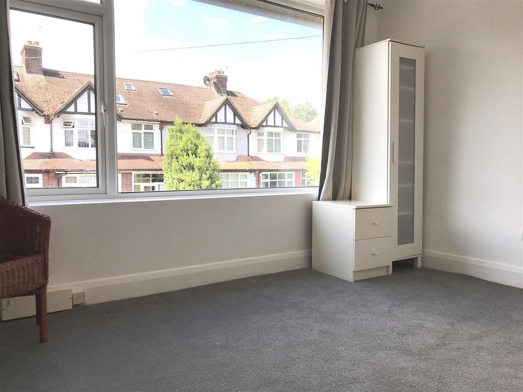 Property photo 3 of 9 Martin-Grove-18-006.Jpg