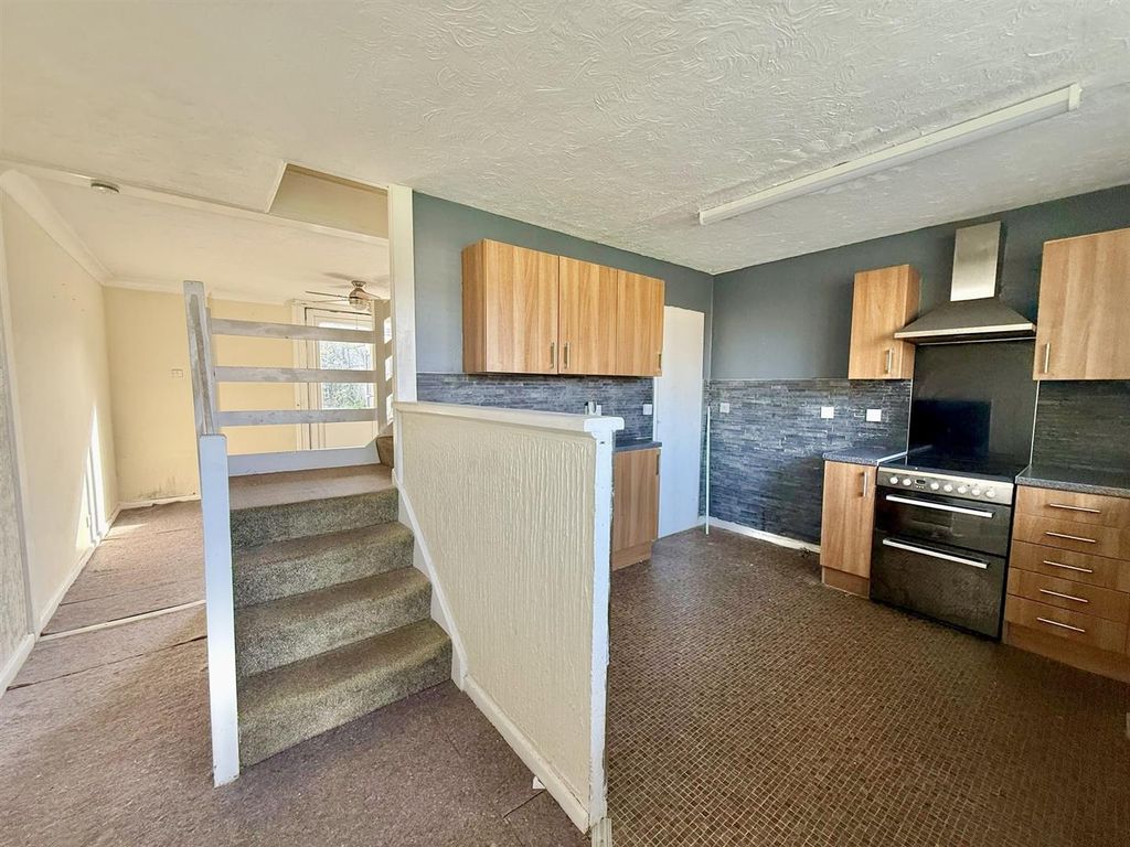 Property photo 3 of 11 417Fd3A6-0638-4Aec-A546-9E87cc1479E4.Jpg
