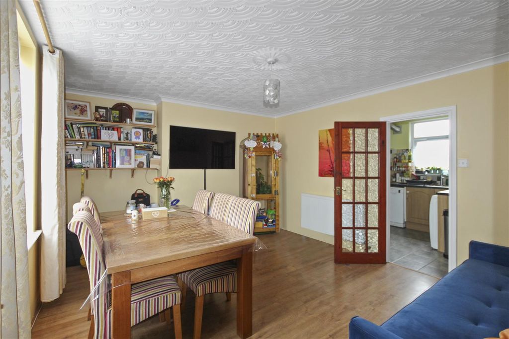 Property photo 3 of 20 Allen Road (4).Jpg