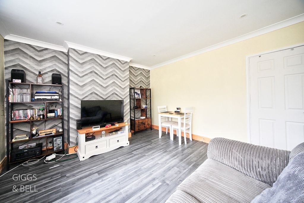 Property photo 3 of 13 4222212